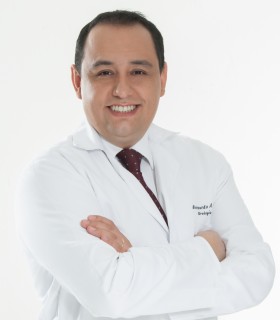 Dr. Bernardo Santamaría